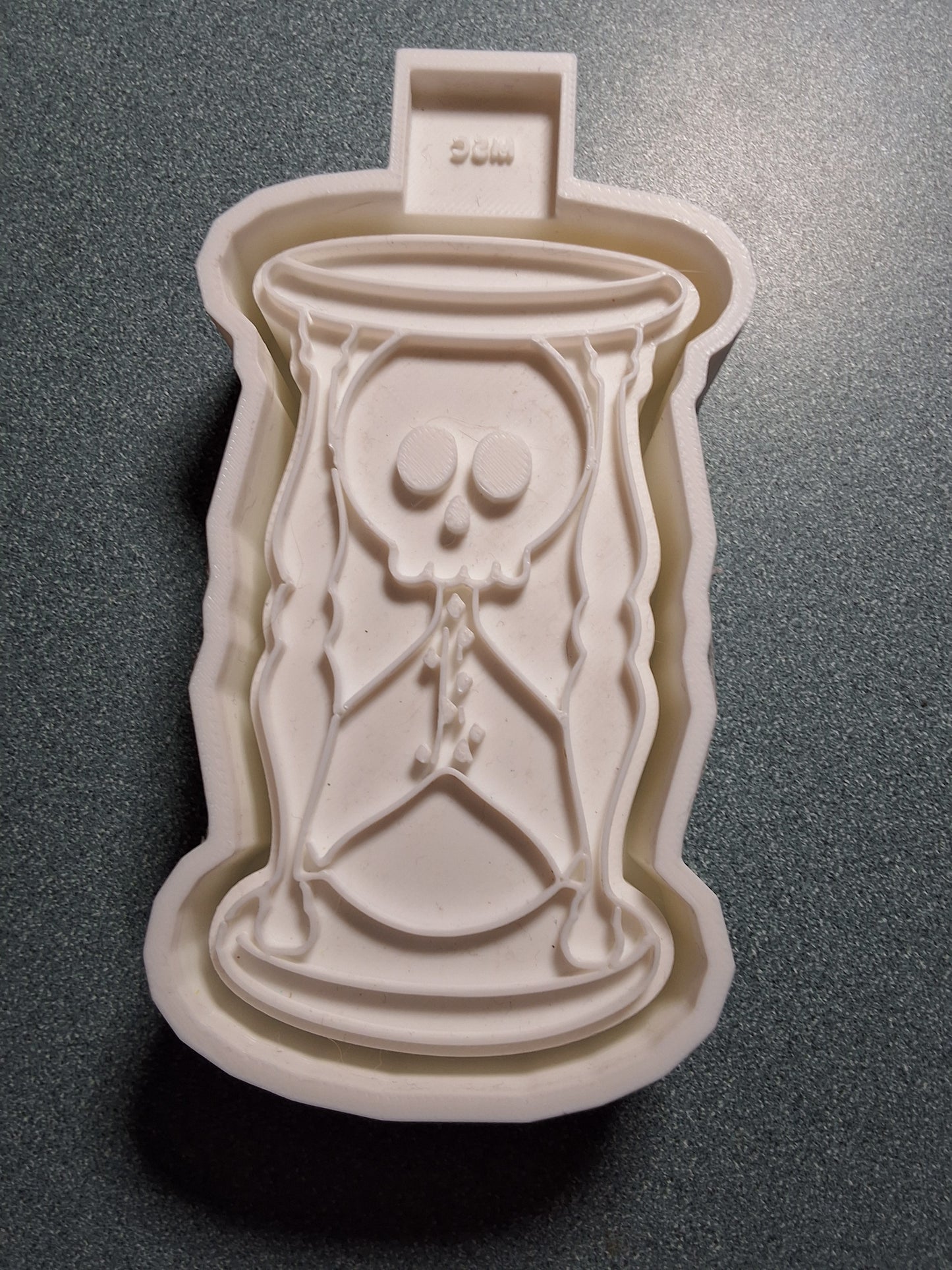 Skull hour glass mold